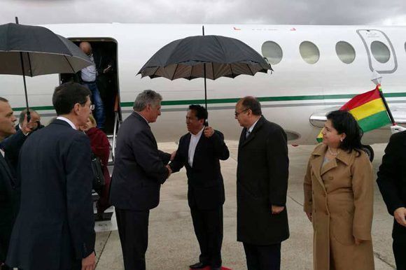 Miguel Díaz-Canel llega a BolivaFoto: Twitter/ @MRE_Bolivia