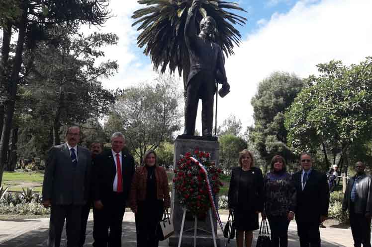 Primer vicepresidente cubano rinde honores a líder ecuatoriano