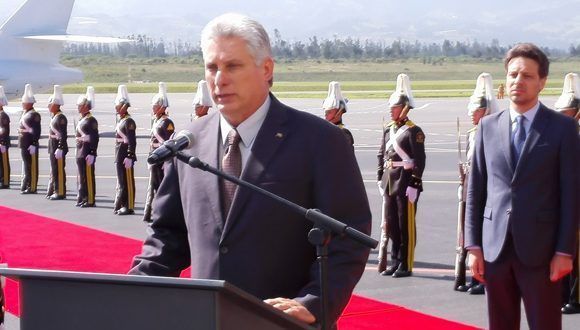 A su llegada a Ecuador, Miguel Díaz-Canel Bermúdez expresó el apoyo de Cuba al presidente Lenín Moreno y al Movimiento Alianza País. Foto: @AnaTeresitaGF