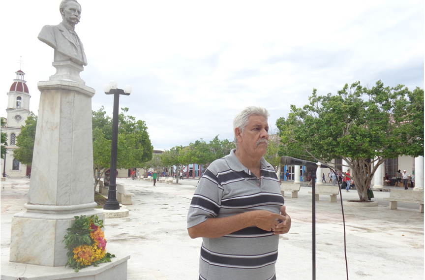 El periodista Pedro Vera Portales, hizo un breve recuento de la radio en Manzanillo // Foto Marlene Herrera