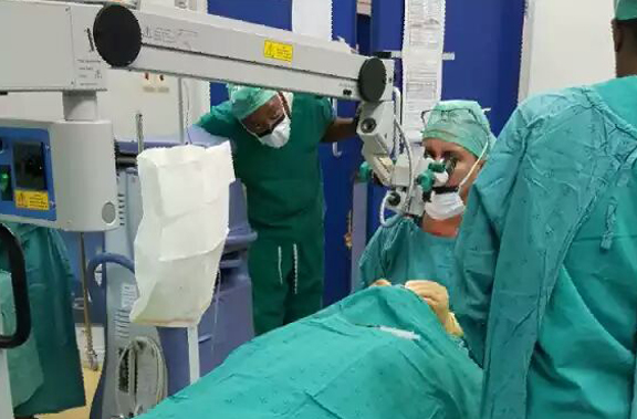 Atención Oftalmológica en el Hospital de Rietvlei // Foto Mayra Batista