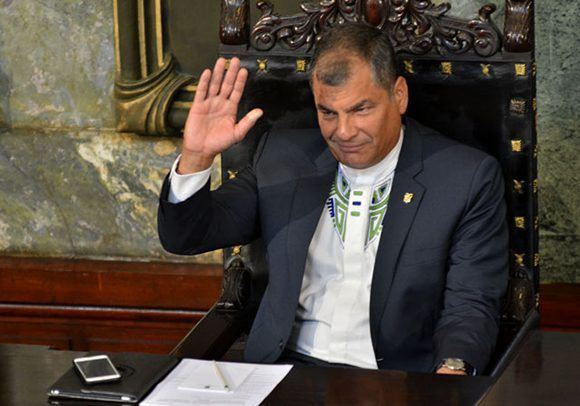 Rafael Correa Delgado, presidente de Ecuador recibe el título Doctor Honoris Causa en el Aula Magna de la Universidad de La Habana. Foto: Roberto Garaycoa Martínez/ Cubadebate.