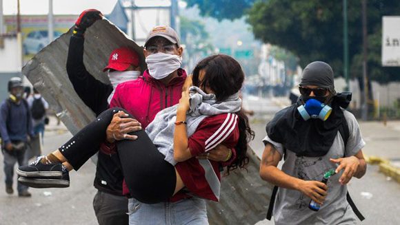 Venezuela denuncia empleo de niños en violentas protestas