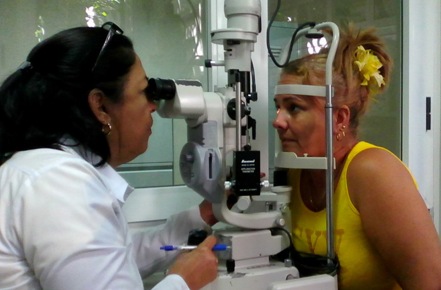 Médicos consolidan desempeño en Centro Oftalmológico de Manzanillo // Foto Yurisdel Reyes