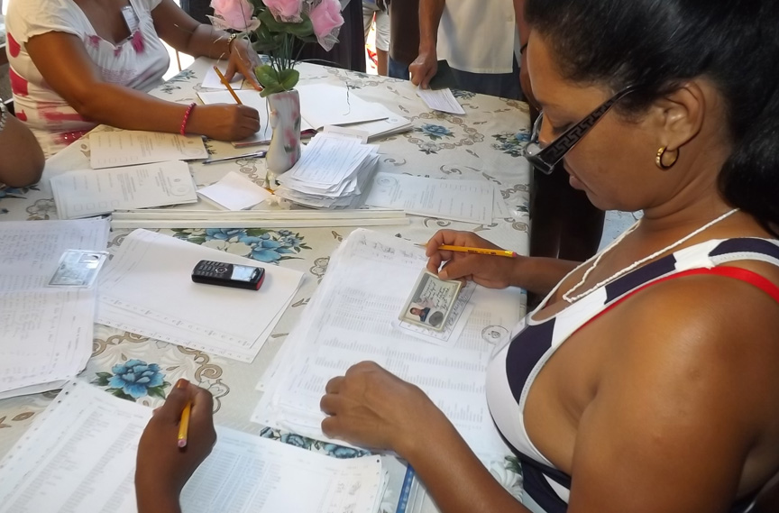 Mesa electoral. Foto Marlene Herrera (Archivos RG)