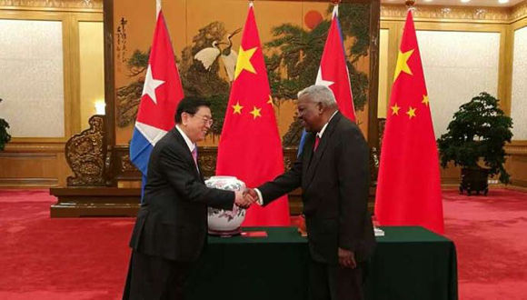 Presidentes del Parlamento de Cuba y China patentizaron los lazos de cooperación entre ambas naciones. Foto: Archivo.