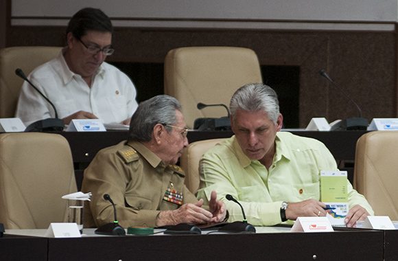 Raúl Castro y Miguel Díaz-Canel en el Palacio de las Convenciones de La Habana durante la sesión extraordinaria de la Asamblea Nacional del Poder Popular el 31 de mayo. Foto. Irene Pérez/ Cubadebate.