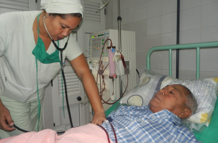 Sala de nefrología Hospital Celia Sánchez // Foto Lilian Salvat