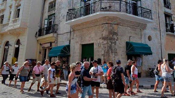 La posibilidad de conocer de cerca a la gente, al cubano es una fortaleza del turismo cubano. Foto: Granma.