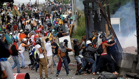 La violencia de la oposición ha provocado víctimas inocentes. Foto: Carlos Garcia Rawlins/ Reuters