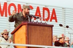 Pronuncia discurso en el acto conmemorativo del XXVII Aniversario del Asalto al Cuartel Moncada efectuado en la provincia de Ciego de Ávila, 26 de julio de 1980. Foto: Estudios Revolución / Sitio Fidel Soldado de las Ideas