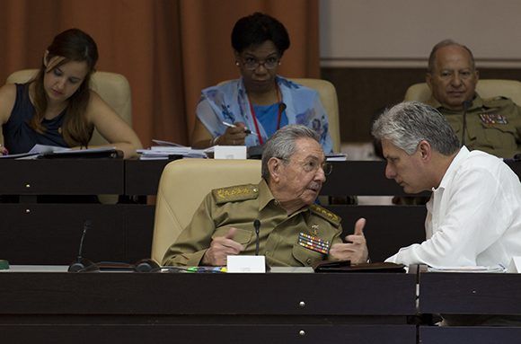 Raúl Castro y Miguel Díaz-Canel en el Palacio de las Convenciones de La Habana. Foto: Irene Pérez/ Cubadebate.