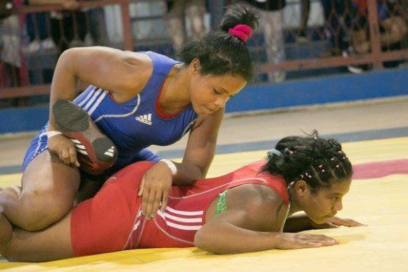 Yurdanis Sánchez conquistó la medalla de plata en el Mundial de lucha juvenil. Foto tomada de Jit