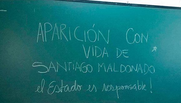 Los docentes instalaron ayer en las escuelas el tema de la desaparición forzada de Maldonado. Foto: Página 12