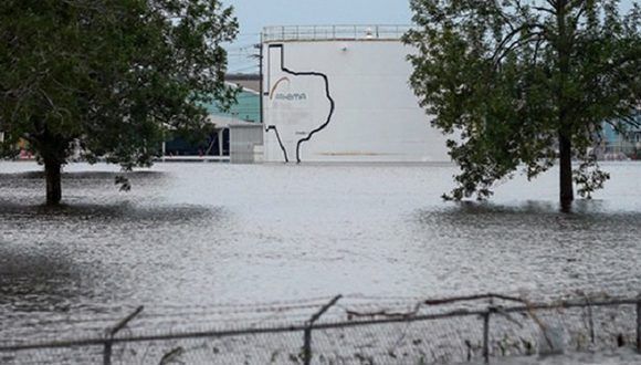 Dos explosiones han sido confirmadas en planta química de Texas. Foto: @SuperChannel_12 / Twitter