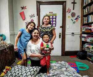 Amanda Morales, guatemalteca madre de tres niños nacidos en EE.UU. Foto: La Jornada.