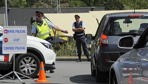 Control policial cerca de Ripoll. Foto: EFE