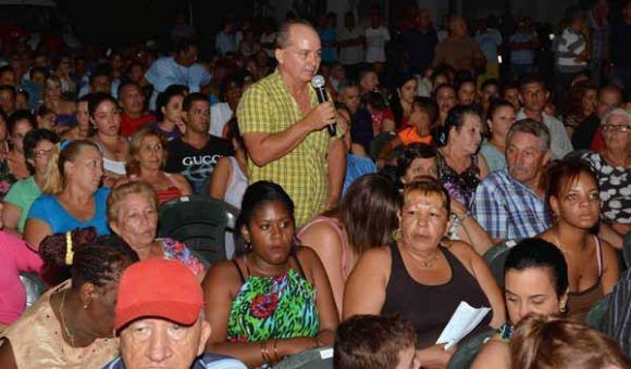 Ejercen en Camagüey derecho a elegir a representantes del pueblo. Foto: Rodolfo Blanco/ ACN.