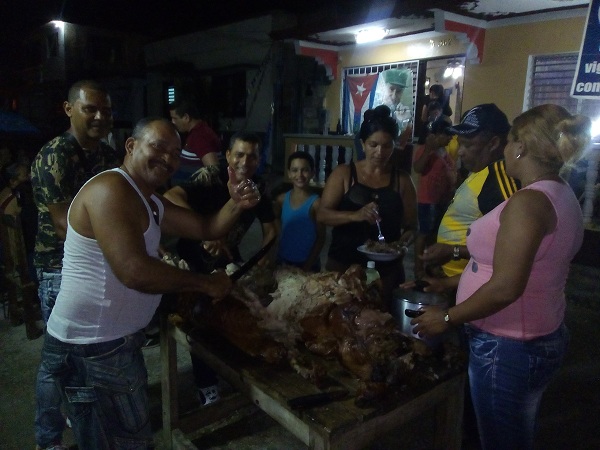 Los manzanilleros celebraron el aniversario 57 de los CDR // Foto Eliexer Peláez