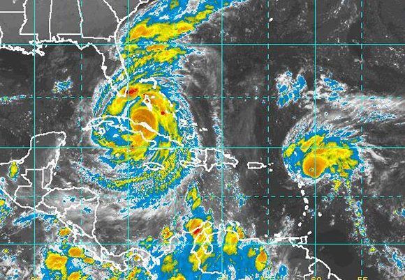 El huracán Irma esta sobre la mayor parte del territorio cubano. Imagen: NOAA/ Vía INSMET Cuba.
