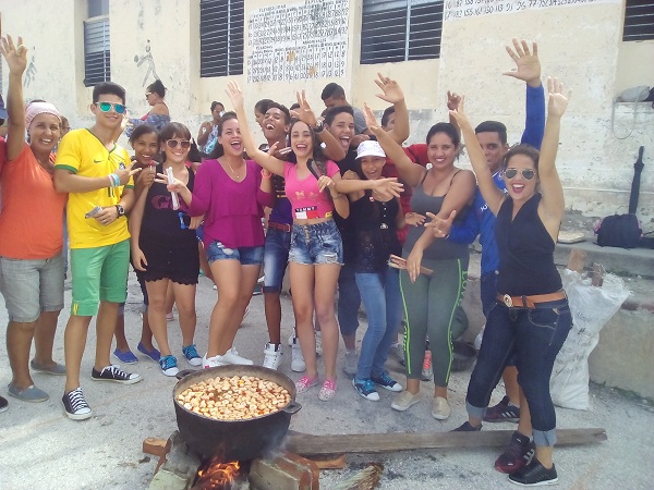Caldosa cederista de los jóvenes del IPU Mella // Foto Eliexer Peláez