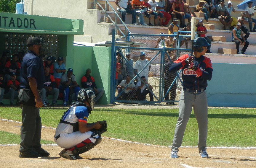 Juego de pelota Granma Camaguey en reinicio de SNB en Manzanillo // Foto Lilian Salvat