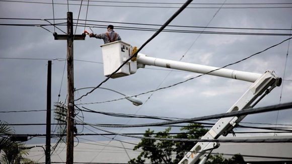 Al menos el 80% de Puerto Rico sigue sin electricidad, y aproximadamente una cuarta parte de la isla aún carece de agua potable.