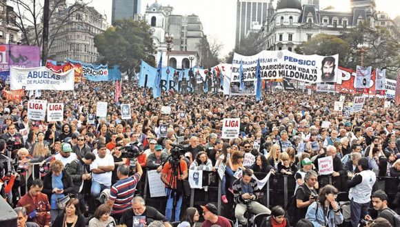 Marcha en Buenos Aires exigiendo la aparición de Santiago Maldonado, 1 de octubre de 2017. Foto de CRONICA.COM.AR