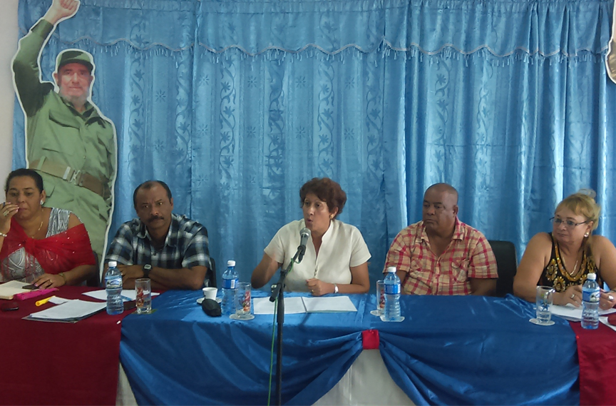 Comparte Ministra de Educación cubana con profesores de Escuela Pedagógica de Manzanillo// Foto Eliexer Peláez