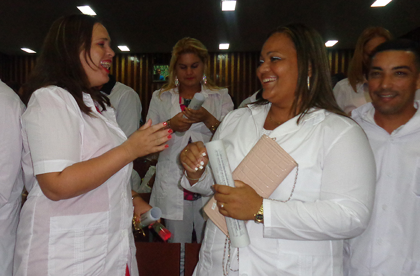 Gradúan nuevos profesionales de la salud en Universidad Médica de Granma // Foto Marlene Herrera