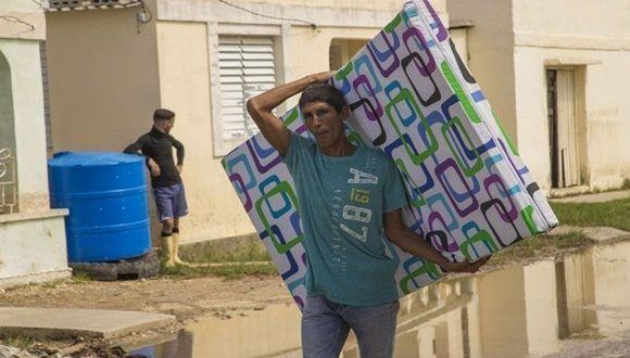 Según las reformas, definidas con claridad en la Resolución No. 700, del 2017, del MFP, «cuando a los damnificados se les haga entrega de productos recibidos como donación (interna o externa), esta se realiza sin costo alguno para los mismos».