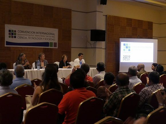 Bajo el lema “La sostenibilidad del mundo del mañana, una responsabilidad de las ciencias”, el evento reunió a académicos, científicos, estudiantes, decisores en política de gobierno e investigadores.