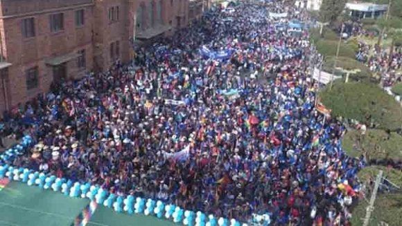 A la manifestación se sumó la Asamblea del Pueblo Guaraní, con sus 15 capitanías. Foto: Prensa Latina.