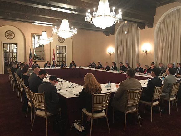 Funcionarios del Minrex sostuvieron un encuentro con empresarios de EEUU. Foto: @JosefinaVidalF/ Twitter.