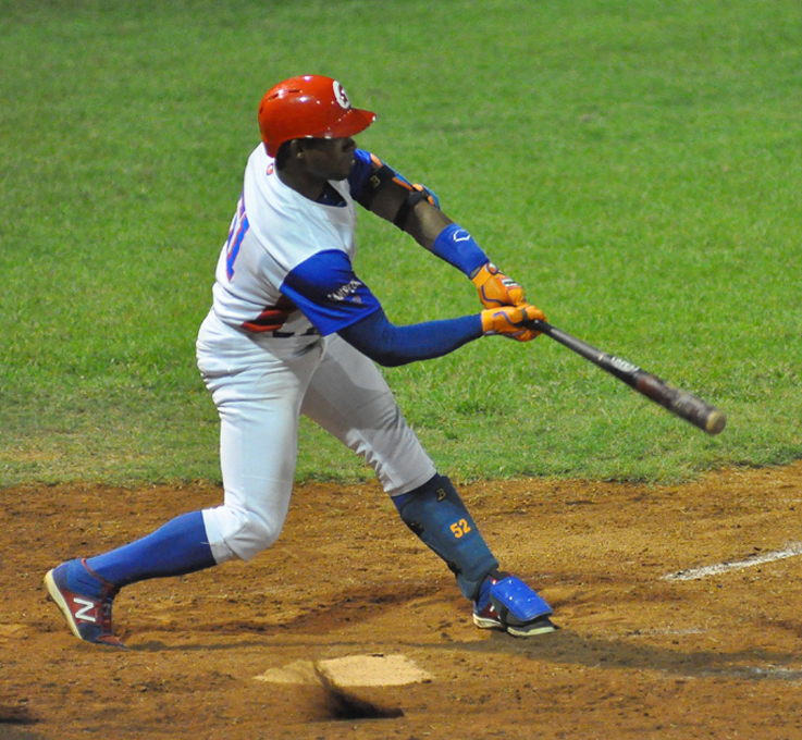 Yoelkis Céspedes ha elevado su rendimiento en la segunda etapa, en la que exhibe average de 359 (39-14), el más alto de los granmenses, con un jonrón, par de tubeyes y ocho carreras impulsadas / FOTO Rafael Martínez Arias