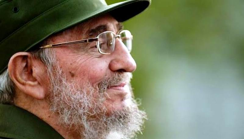 Fidel por siempre en la juventud manzanillera