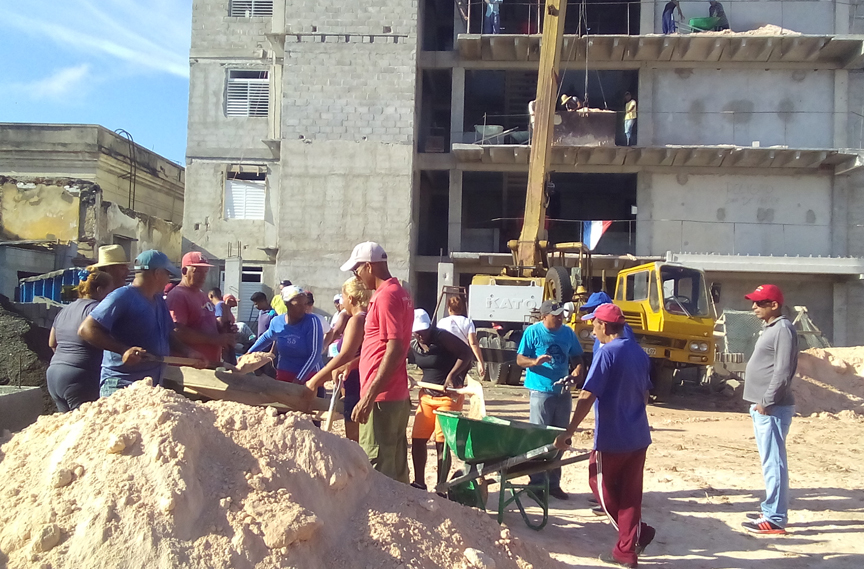 Impulsan obras de beneficio social en Manzanillo // Foto Eliexer Peláez