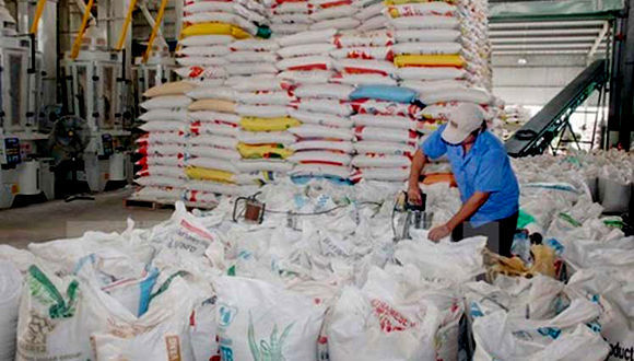 El donativo tiene el mérito adicional de realizarse cuando la propia nación indochina se repone de recientes y sucesivos embates de tifones e inundaciones. Foto tomada de PL.