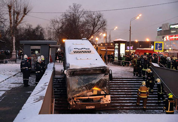 el atropello masivo podría haberse debido a un fallo técnico en los frenos o a que el conductor del autobús. Foto: 20 minutos.