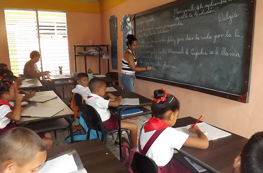 Celebran en Manzanillo jornada de homenaje a los educadores // Foto Archivo RG