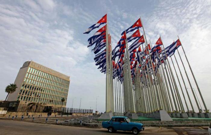 Los principales servicios consulares de la Embajada de Estados Unidos en La Habana permanecen paralizados desde septiembre pasado