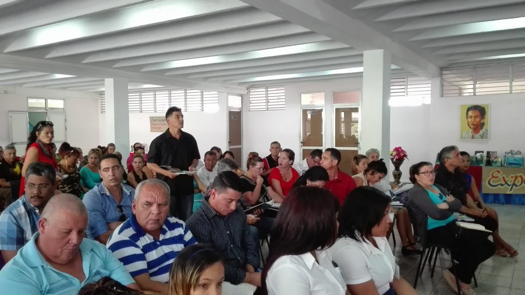 Intercambia viceministra primera de educación con profesionales de la ciudad // Foto Marlene Herrera