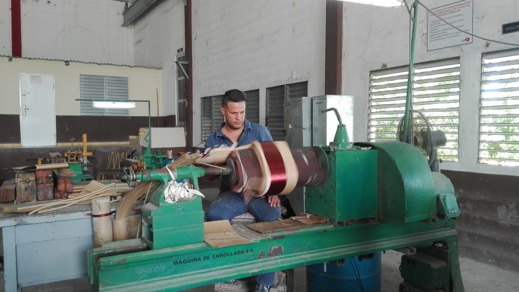 Taller de Transformadores de Manzanillo, subordinado a la Fábrica Latinos de la capital nacional // Foto Marlene Herrera