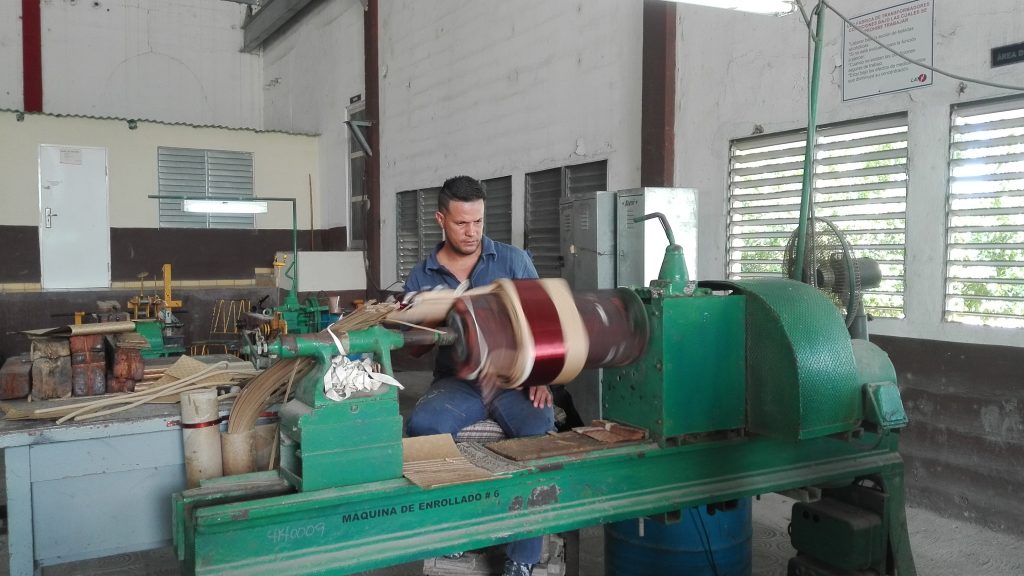 Taller de Transformadores de Manzanillo, subordinado a la Fábrica Latinos de la capital nacional // Foto Marlene Herrera