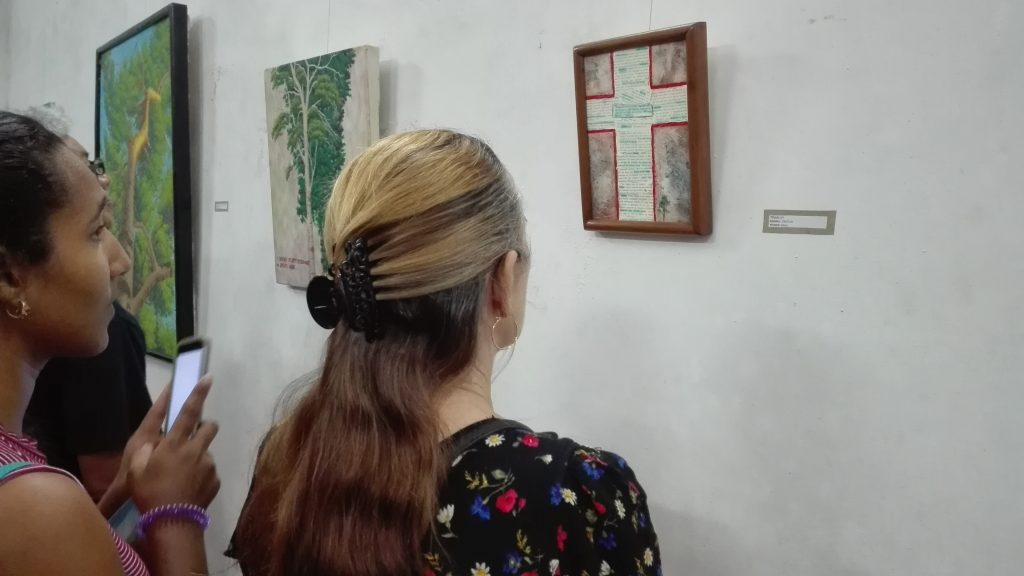 Abierta al público Expo de artes plásticas Desciende // Foto Marlene Herrera