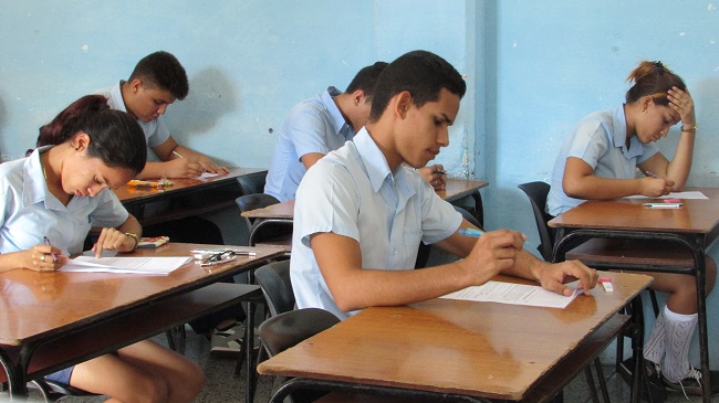 Jóvenes manzanilleros perfilan su futuro // Foto Eliexer Peláez