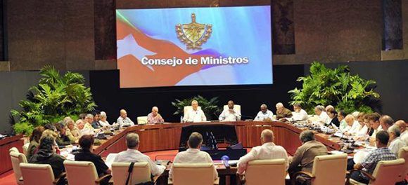 Miguel Díaz-Canel Bermúdez, encabezó reunión del Consejo de Ministros. Foto: Estudios Revolución.