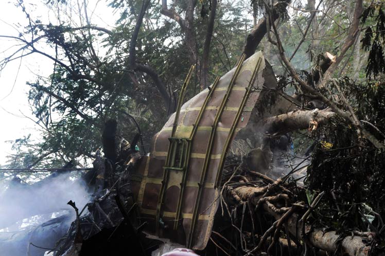 Tres sobrevivientes en accidente aéreo de Damojh en La Habana // Foto PL