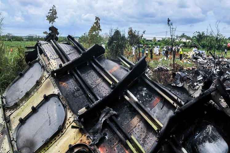 Prosiguen en Cuba investigaciones a una semana de desastre aéreo