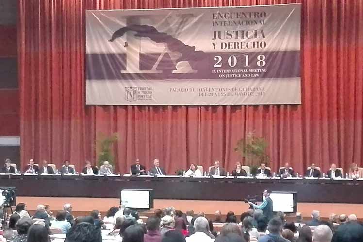 Asiste presidente cubano a encuentro internacional sobre justicia // Foto PL